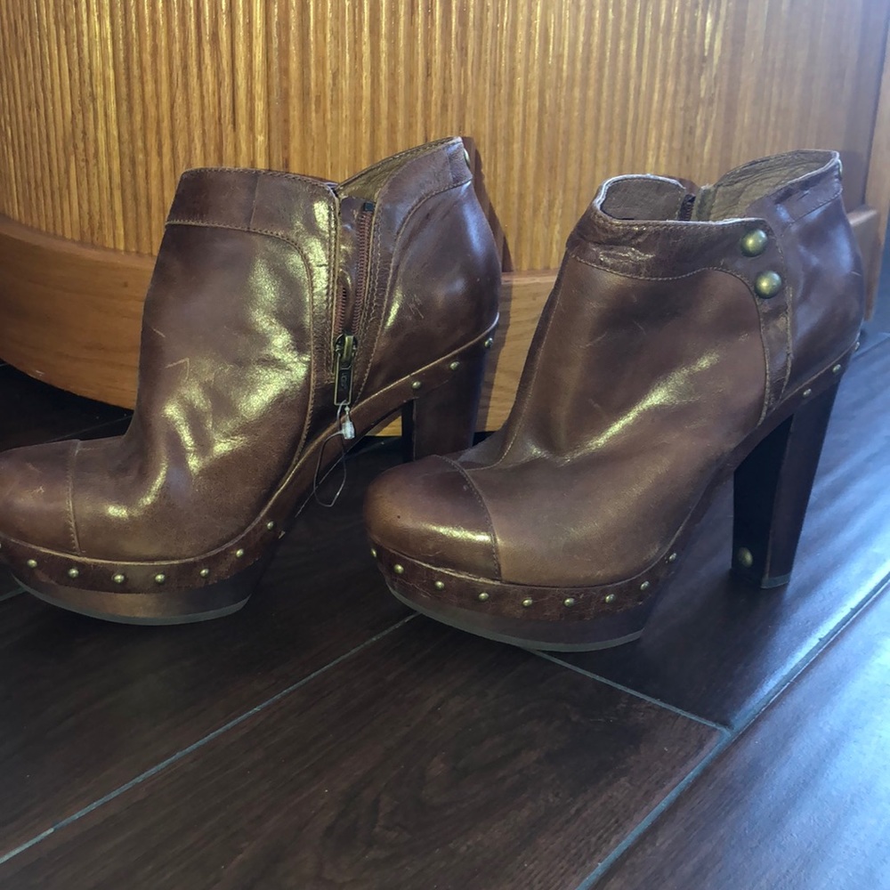 UGG boots never worn with tags still attached